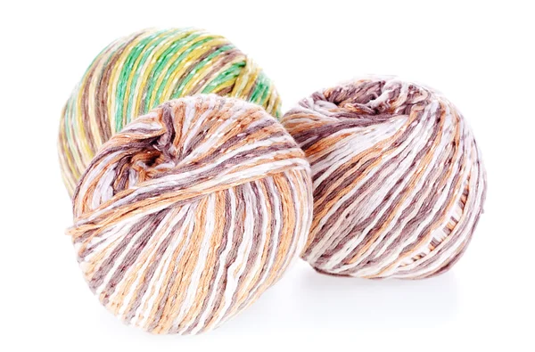 Tři míčky barevné bavlny pletací příze — Stock fotografie