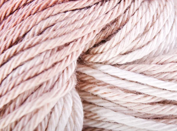 ベージュと茶色の編み糸 — ストック写真