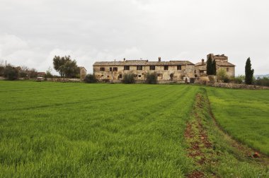 Tuscan evi