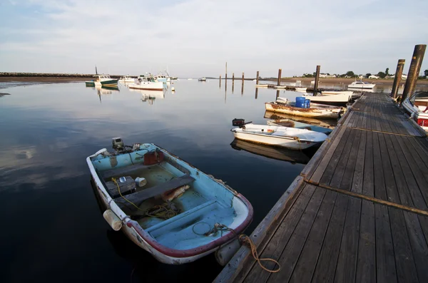 Båtar och pier — Stockfoto