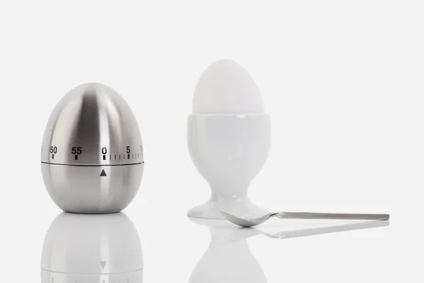Eggtimer i jajko — Zdjęcie stockowe
