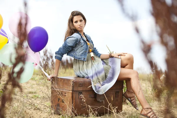 Vrouw met ballons — Stockfoto