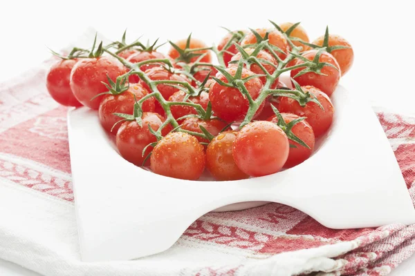Tomates en un tazón — Foto de Stock