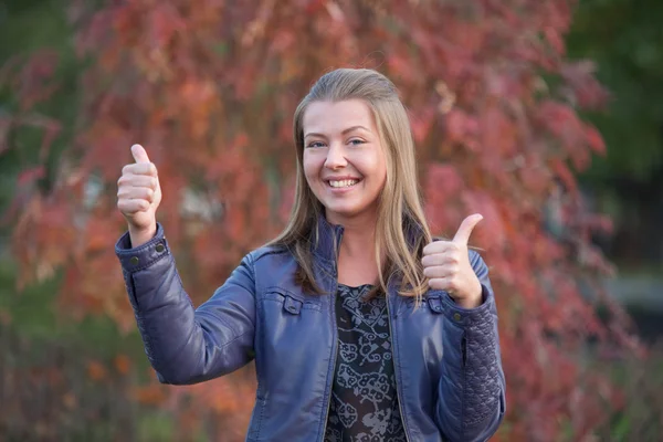 Pretty positive girl with thumbs up — Stock Photo, Image