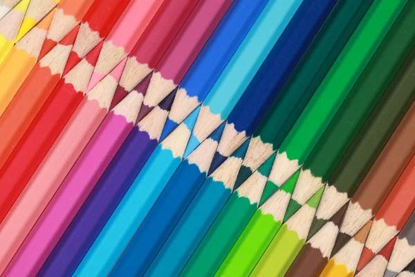 Crayons em uma linha — Fotografia de Stock