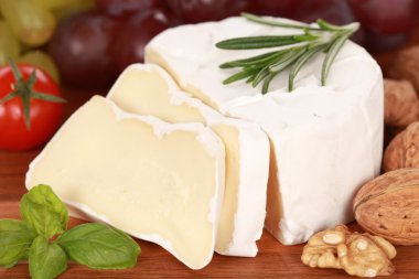 camembert peyniri dilimleri kesmek ile natürmort