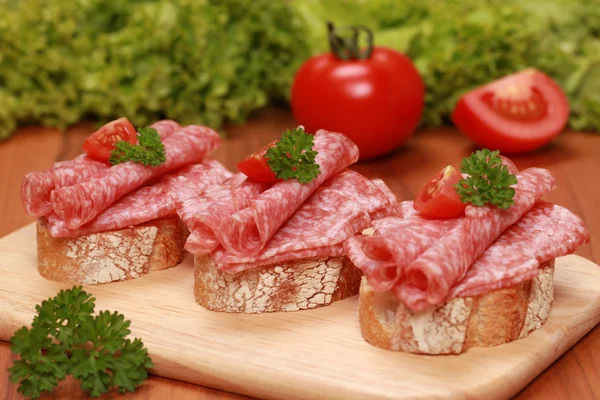 Fingerfood with salami and tomatos — Stock Photo, Image