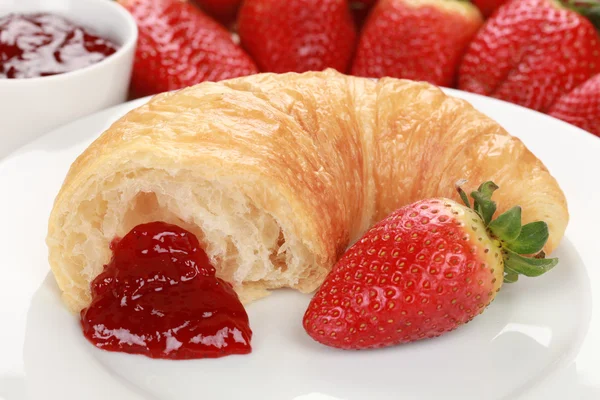 Croissant with strawberry marmalade — Stock Photo, Image