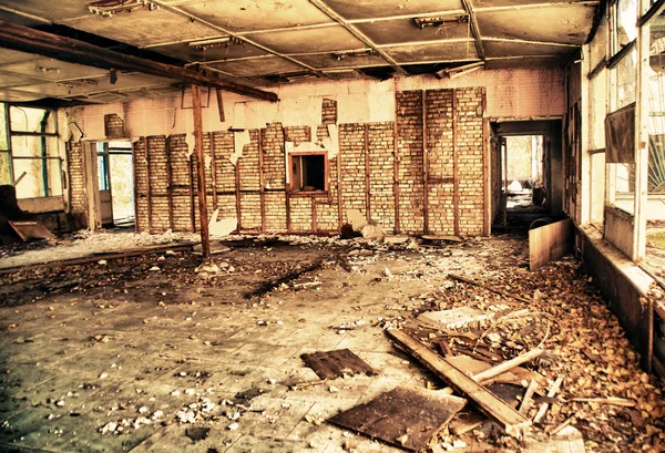 Destroyed old house — Stock Photo, Image