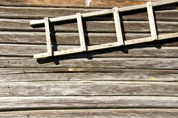 Fondo retro log casa pared madera escalera colgar —  Fotos de Stock