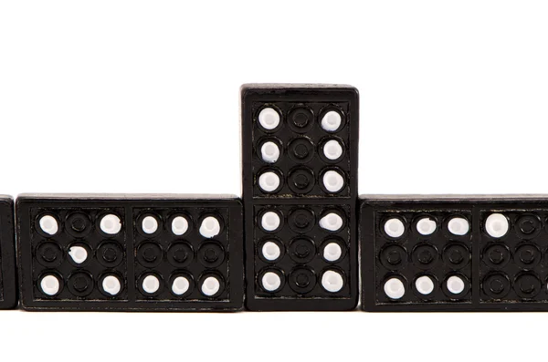 Sequenz schwarzer Dominoteile isoliert auf weiß — Stockfoto