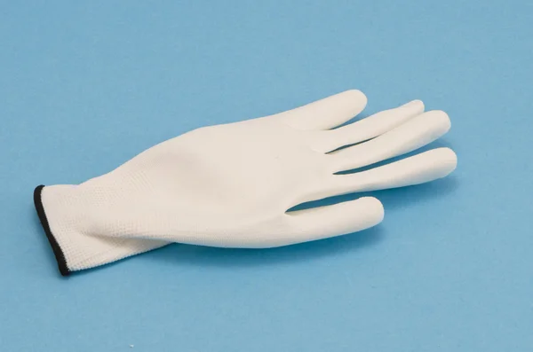 Bílá pracovní rukavice na modrém pozadí — Stock fotografie
