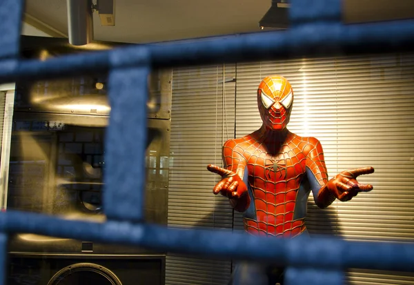 Spiderman. ήρωας, βοηθώντας σε μπελάδες. — Φωτογραφία Αρχείου