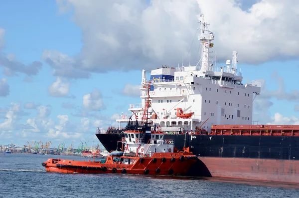 Stock image Industrial commercial cargo ships cranes sea port