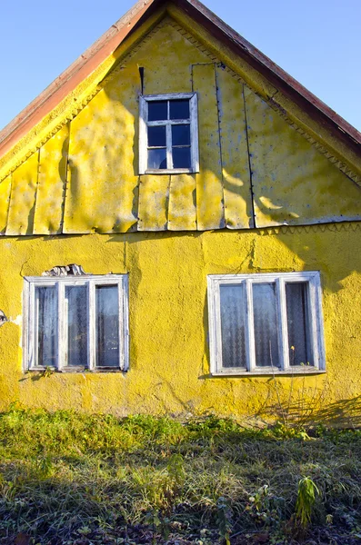 Ländliches Wohnen Gehöft gelbe Wand Haus Fenster — Stockfoto
