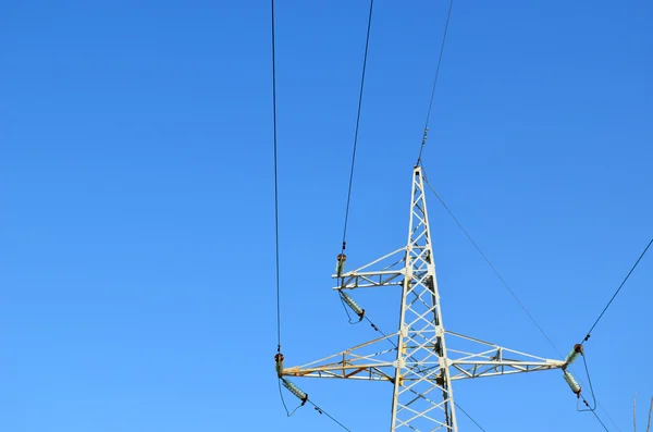 Electricity wire and pole in background blue sky — Stock Photo, Image