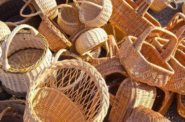 Handmade basket bags stacked pile sell fair market — Stock Photo, Image