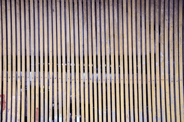 Arrière-plan du mur de clôture d'arbre planches de bois étroites — Photo