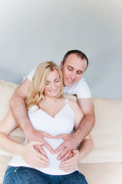 Mutlu çift hamile — Stok fotoğraf