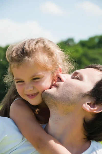 Happy father and daughter against sky — Stock Photo, Image