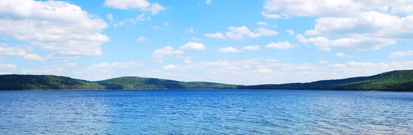 Jezioro w latku — Zdjęcie stockowe