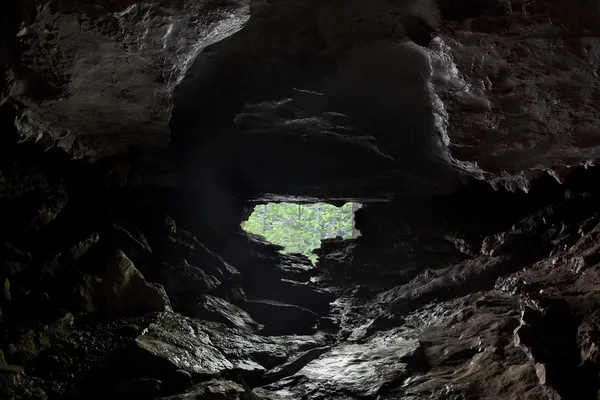 Dentro de uma caverna — Fotografia de Stock