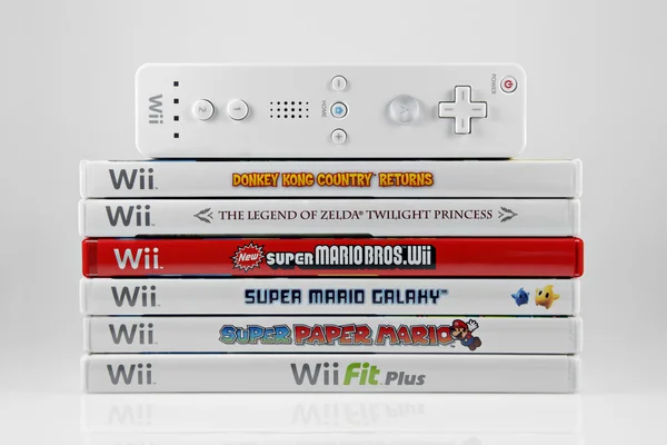 Игры для Nintendo Wii и контроллер — стоковое фото