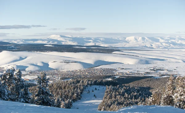 Вид с черной лыжной трассы на Сарыкаш Стоковая Картинка