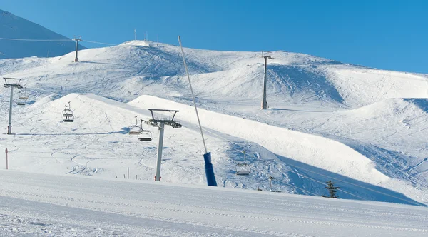 Telesillas cerca de la ruta de esquí en Palandoken —  Fotos de Stock