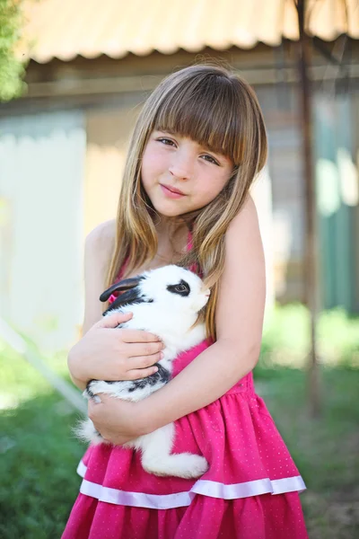 The girl and its fluffy friend — Stock Photo, Image