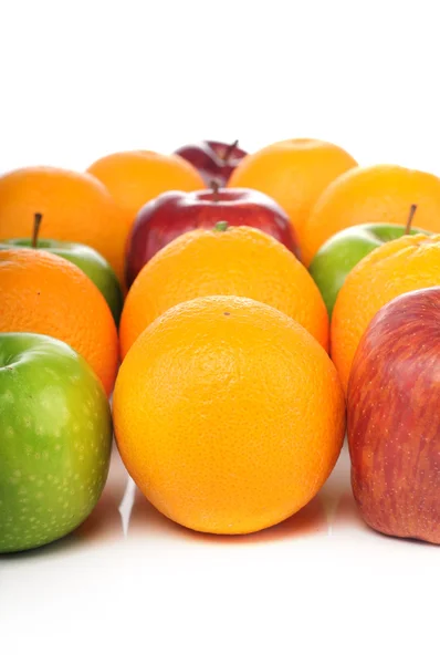Mezcla de frutas jugosas en composiciones agradables — Stockfoto