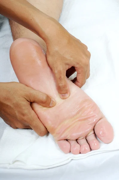 Riflessologia massaggio ai piedi con olio — Foto Stock
