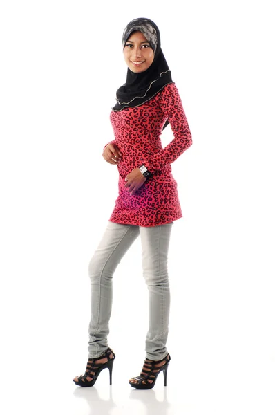Bella giovane signora musulmana in stile casual — Foto Stock