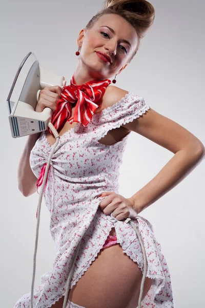 핀-업 철 포즈의 스타일에 섹시 한 여자 — 스톡 사진