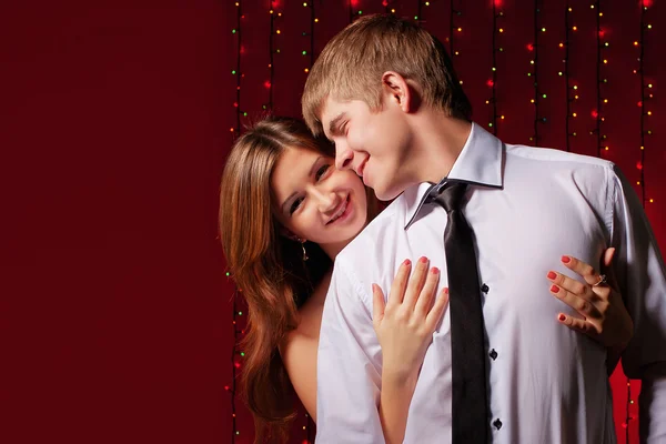 Couple embracing against the backdrop of lights — Stock Photo, Image