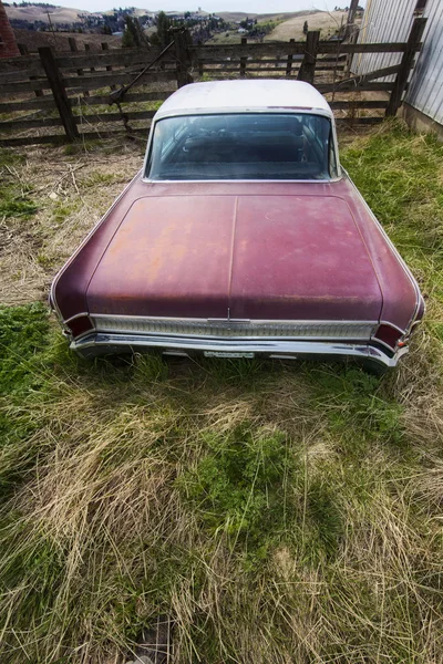 Old classic car in the country. — Stock Photo, Image
