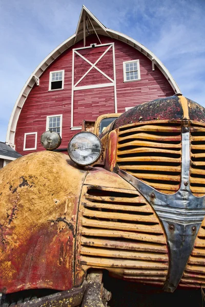 Old truck and red barn. — Stock Photo, Image
