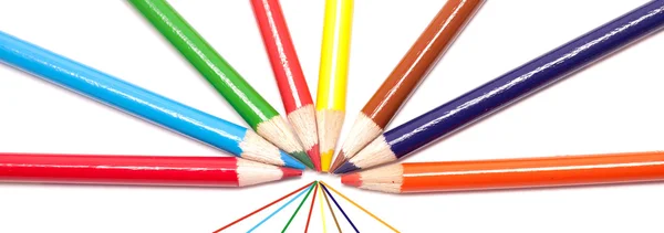 Развешенные цветные карандаши . — стоковое фото
