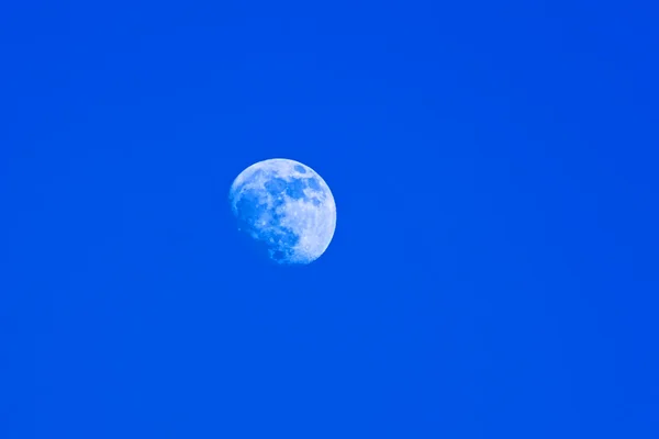 Maan in de lucht. — Stockfoto
