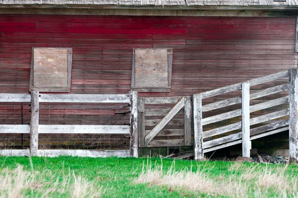 Fence by the barn. — Stock Photo, Image