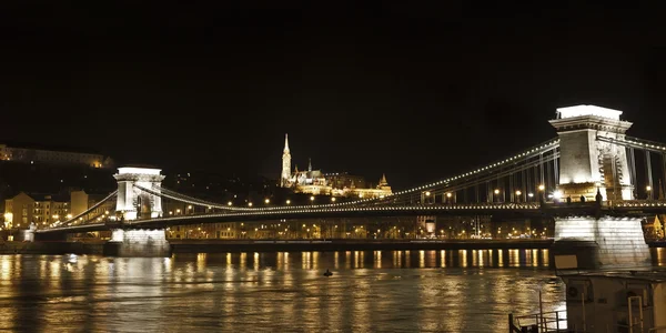 Ponte Lanchid ou Chain através do Danúbio — Fotografia de Stock