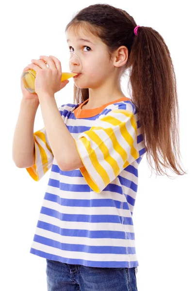 可爱的女孩与杯果汁 — 图库照片