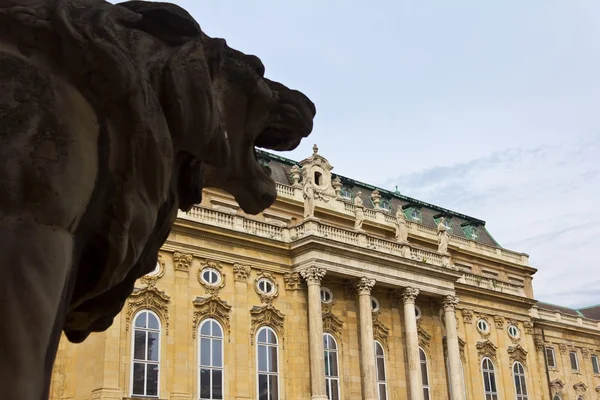 Kraliyet Sarayı aslan — Stok fotoğraf