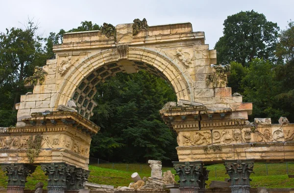 Arco de ruinas romanas — Foto de Stock