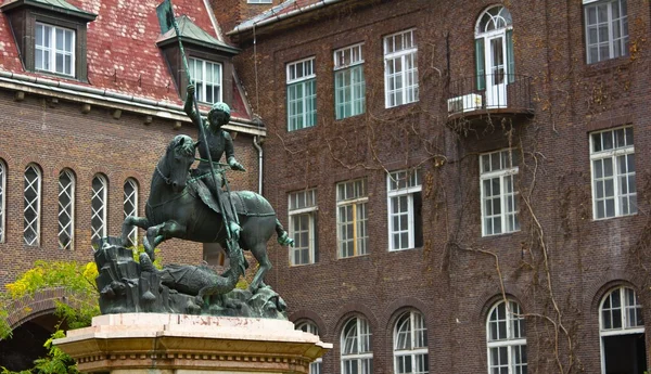 Statua di Sarkanyolo Szent Gyorgy — Foto Stock