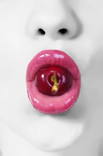 입술과 체리 — 스톡 사진