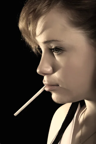 धूम्रपान करणारी स्त्री — स्टॉक फोटो, इमेज