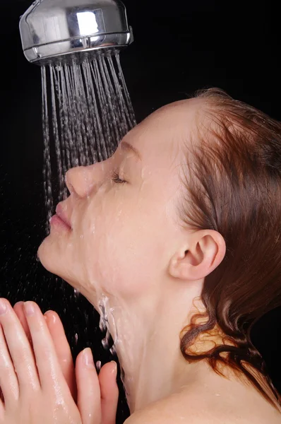 シャワーの女性 — ストック写真