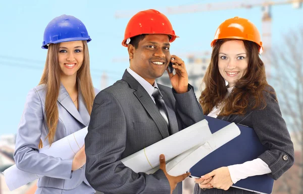 一个男人和一个女人的建筑师在建筑工地上的团队 — 图库照片