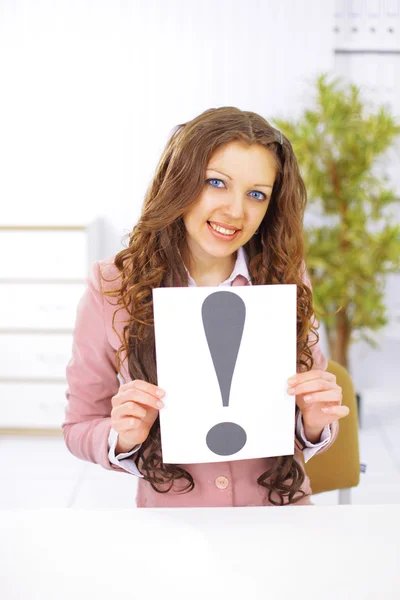 Business woman with an exclamation point in the office. — Stock Photo, Image